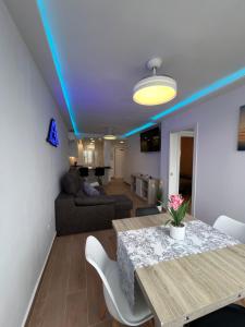 Hany apartment Tropic mar 18-C的电视和/或娱乐中心