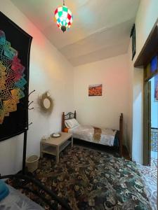 Katil atau katil-katil dalam bilik di Dar Mora
