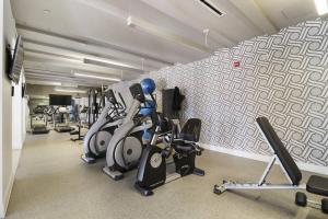 Fitnesscenter och/eller fitnessfaciliteter på 2BR Stylish Apartment in Hyde Park - Shoreland 1320