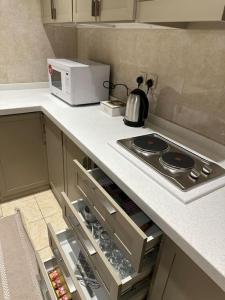 a kitchen with a stove and a microwave at وحدة سكنية فاخرة 2 Luxury residential unit in Al Madinah