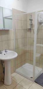 a bathroom with a sink and a toilet and a shower at *Cosy 1 bedroom apt nxt to Roundhay and centre * in Roundhay