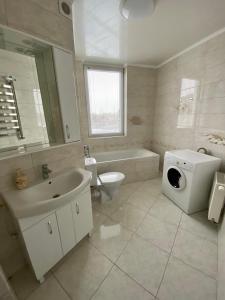 a bathroom with a sink and a toilet and a bath tub at Новобуд.Стрийська,Ашан,Сихів,Автовокзал in Lviv