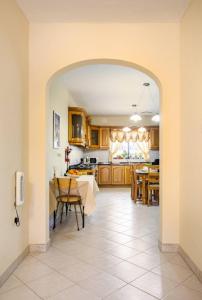 an open kitchen and dining room with an archway at Aurora Apartment in Żurrieq