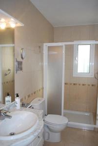 Ванная комната в Casa Josep, Urbanizacion Calafat, zona residencial, frente al mar, a 5 mn de la playa, wifi y aire acondicionado