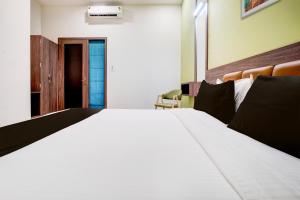 Ένα ή περισσότερα κρεβάτια σε δωμάτιο στο Super Collection O Kalyan West