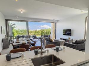 Μια τηλεόραση ή/και κέντρο ψυχαγωγίας στο Azure Vista Collection