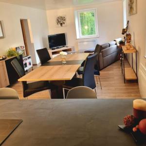 TV a/nebo společenská místnost v ubytování Appartement chaleureux 80m2