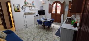 A kitchen or kitchenette at Casa Mary