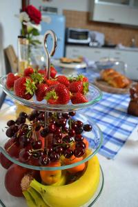 a three tiered display of fruit on a table at B&B 'L Cumbalot in Pinasca 