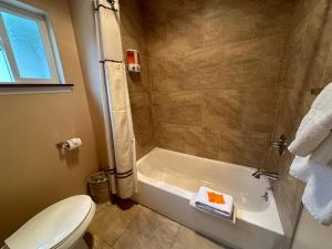 Koupelna v ubytování Abram Inn & Suites