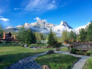 a view of a park with mountains in the background at Banff Gate Mountain Resort in Canmore