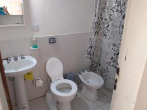 a small bathroom with a toilet and a sink at Patagonia Sur alquiler por día in Río Gallegos