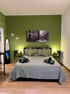 Ліжко або ліжка в номері La bella Milano Charme apartment 3 km away from Duomo/ Netflix & Wi-fi included