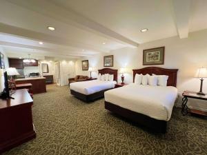 a hotel room with two beds and a living room at Best Western Country Lane Inn in Mendenhaven