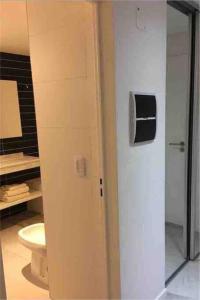 a bathroom with a toilet in a room at Excelente estudio premium con amenities in Buenos Aires +27 photos