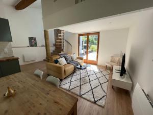 a living room with a couch and a table at Maisonnette dans la vallée verte in Fillinges