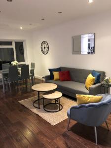 a living room with a couch and a table at Mill Hill Modern 3 Bedroom Apartment in Mill Hill