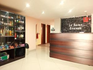 a bar in a store with a sign on the wall at Le Saint-Etienne in Trujillo