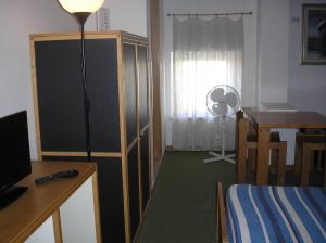 TV a/nebo společenská místnost v ubytování Doge Inn