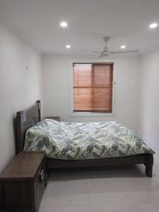 Ένα ή περισσότερα κρεβάτια σε δωμάτιο στο 9 Room Family & Pet Friendly Home