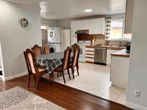 A kitchen or kitchenette at 3 BR GREAT HOUSE WITH 2 parking