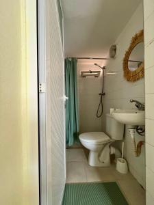 Photo de la galerie de l'établissement Appartement vue mer avec balcon, à Tamraght Ouzdar