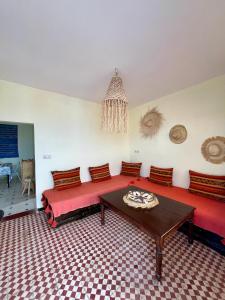 Photo de la galerie de l'établissement Appartement vue mer avec balcon, à Tamraght Ouzdar