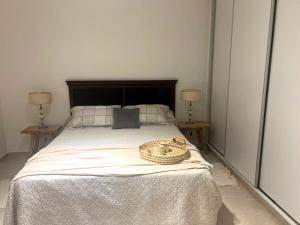 a bedroom with a bed with a basket on it at Departamento en pleno centro de Corrientes in Corrientes