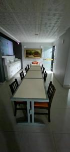 a conference room with a long table and chairs at Hotel Phizalis in São Caetano do Sul