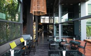 
A restaurant or other place to eat at Urbana Sathorn, Bangkok
