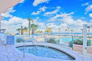 Πισίνα στο ή κοντά στο Luxury Condo 10th Floor at the Wyndham Ocean Walk +27 φωτογραφίες