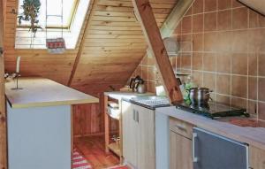 a kitchen with a stove top oven in a cabin at 2 Bedroom Awesome Apartment In Leba in Łeba