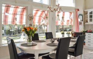 Χώρος καθιστικού στο Beautiful Home In Söderköping With Wifi