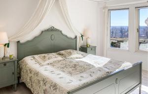 Ένα ή περισσότερα κρεβάτια σε δωμάτιο στο Beautiful Home In Söderköping With Wifi