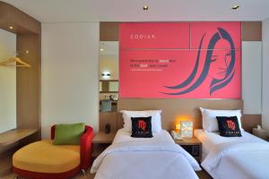 Säng eller sängar i ett rum på Zodiak Sutami by KAGUM Hotels
