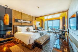 Voodi või voodid majutusasutuse Shenzhen Dameisha Kingkey Palace Hotel toas