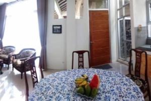 a table with a bunch of bananas and fruit on it at Rumah cantik di komplek pesantren daarut tauhid in Bandung