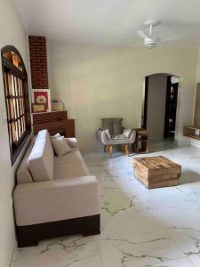 a living room with a couch and a coffee table at Linda chácara reformada. in Itu