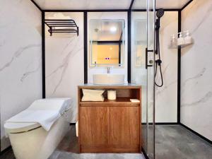 Un baño de Lang Hotel Ueno 朝食付 #上野駅徒歩9分 #秋葉原浅草羽田&成田空港へ便利