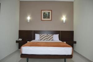 Posteľ alebo postele v izbe v ubytovaní HOTEL ANEKA BARU