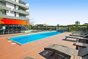 a swimming pool on the roof of a building at Tasteful 2-Bed Unit By Bridge Rd Shops in Melbourne