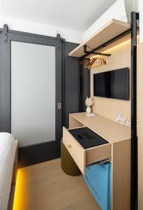 Kuchyň nebo kuchyňský kout v ubytování Little Charlie Hotel
