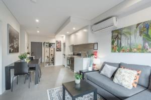 Nhà bếp/bếp nhỏ tại King bed Apt Study Homebush Sleeps 3