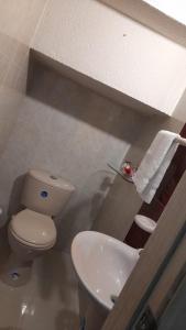 a bathroom with a toilet and a sink at Villa del Carmen. Casa 5 in Ríohacha