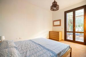 A bed or beds in a room at Casa Vacanze Albarìa