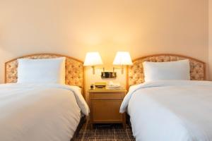 Postel nebo postele na pokoji v ubytování Lotte Hotel Busan