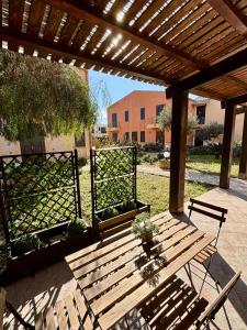 A garden outside Casa Vacanze Albarìa