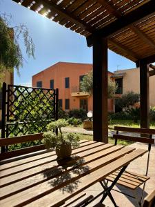 A garden outside Casa Vacanze Albarìa