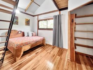 Letto o letti in una camera di Whispering Wisdom, 3 Bed with Pool, Steps to Beach