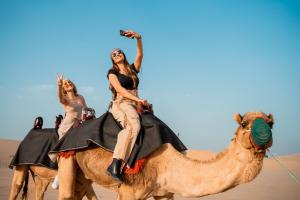 Hosté ubytování Desert Safari Overnight Experience "Modern room with AC & Entertainment"